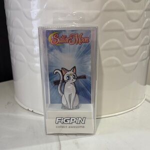FiGPiN Artemis #1305 Sailor Moon